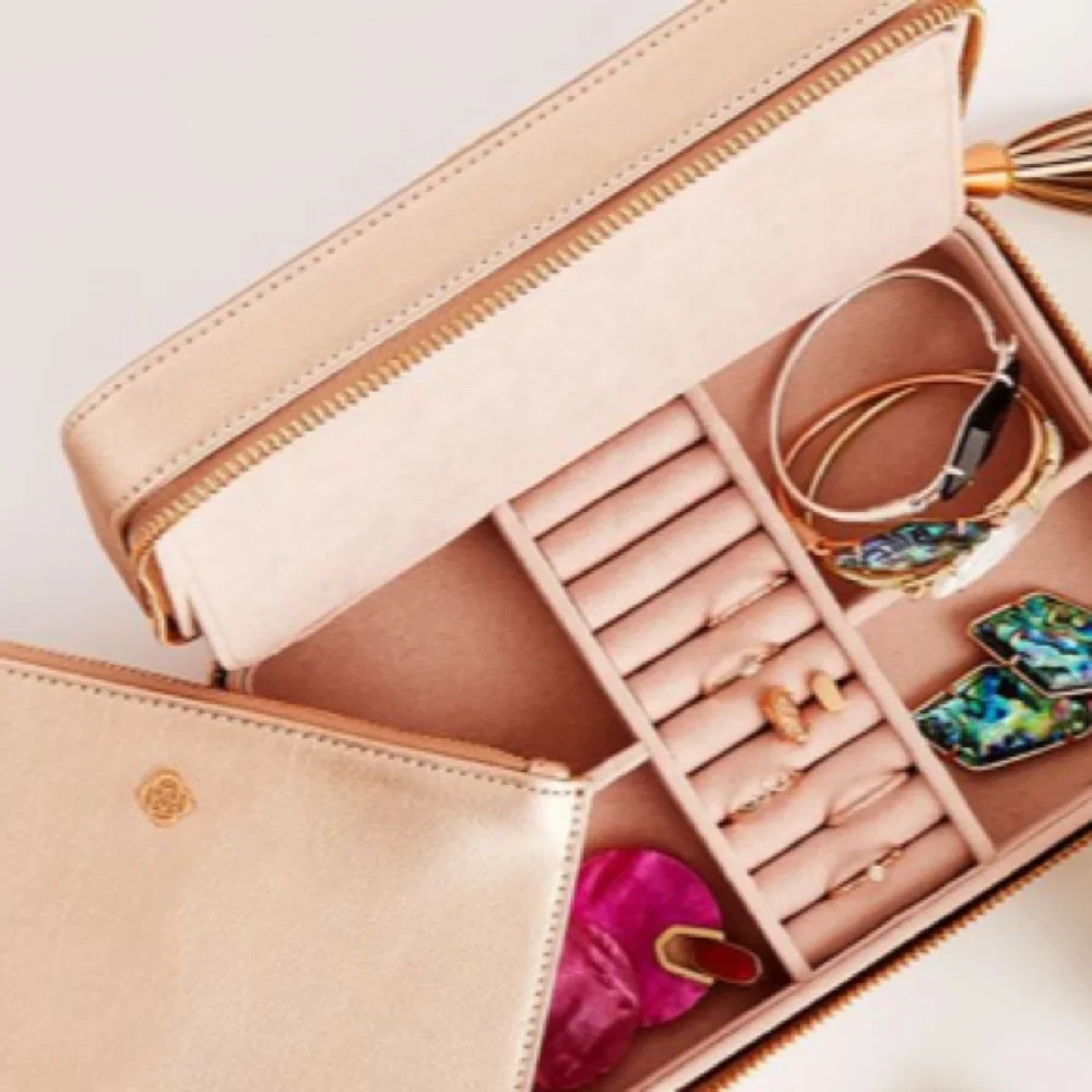 Kendra Scott Medium Travel Jewelry Case in Rose Gold Vegan Leather With Pouch